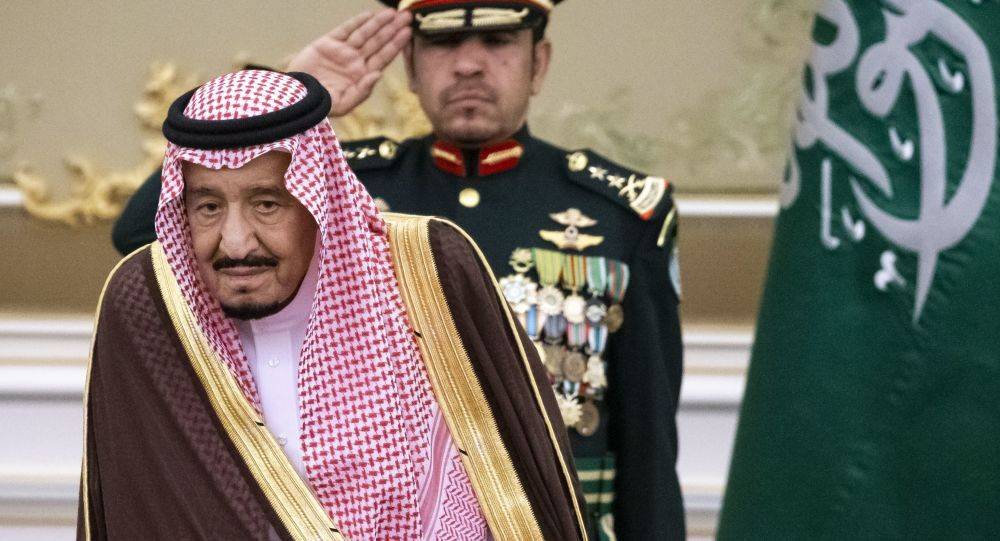 وزراء يؤدون القسم أمام الملك سلمان