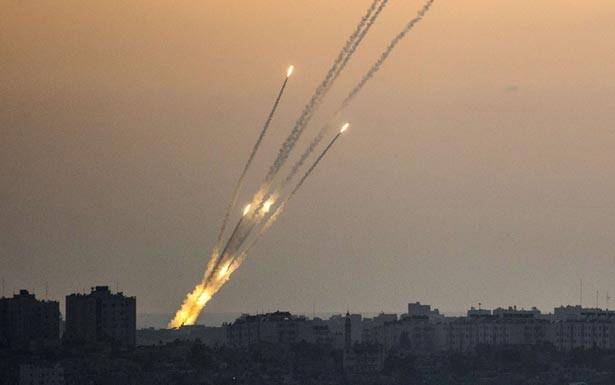المقاومة الفلسطينية تطلق أكثر من 20 صاروخاً من غزة والقبة الحديــديـــة تفـــشـــل في اعتراضها