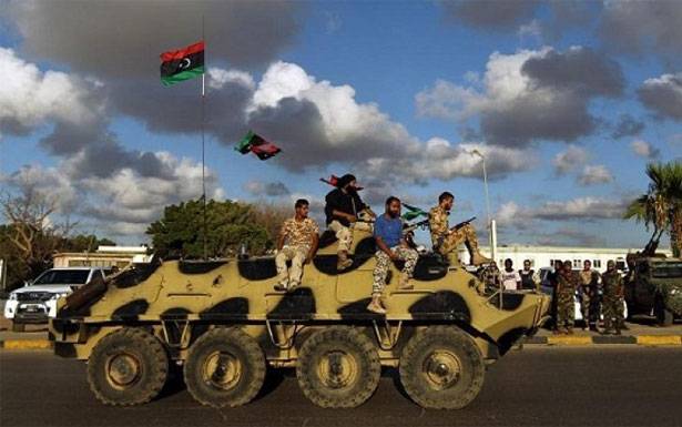 جيش حفتر يأسر أتراكاً وسوريين من إدلب
