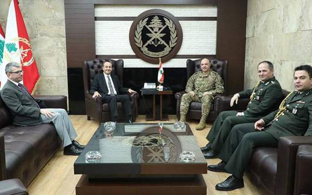 قائد الجيش بحث مع سفير تركيا