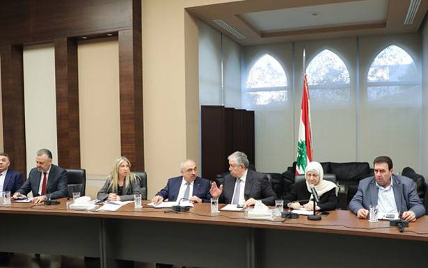 «لسحب خطر الكورونا من دائرة التسييس»