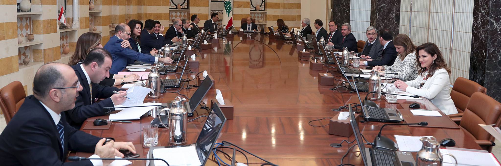 إسرائيل تضغط لمنع «المساعدات» الاقتصادية : تقليص نفوذ حزب الله اولا
الخزانة الاميركية تمنع تحويل الدولارات لاخضاع لبنان «لصفقة القرن»
«خضة» في القطاع المصرفي بعد اتهامات بري «وكباش» ينذر بمواجهة