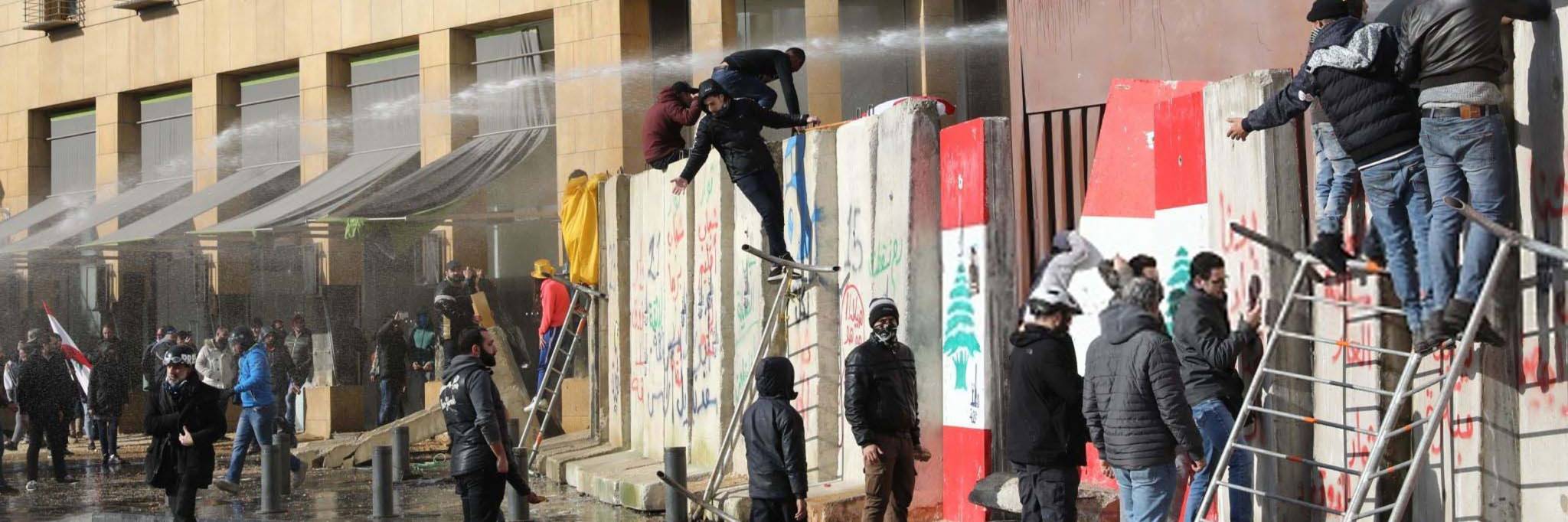 الحكومة تتجاوز «قطوع» الثقة و«الشارع» يفشل في «قلب الطاولة»
تأمين «النصاب» يفضح «انفصام» المعارضة... ودياب: دعونا نعمل!
واشنطن «تشكك» بحكومة غير «واعدة» وتظهير الموقف مطلع آذار