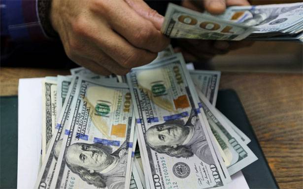نقابة الصرافين قررت تبني تثبيت سعر شراء الدولار عند نحو 2000 ليرة