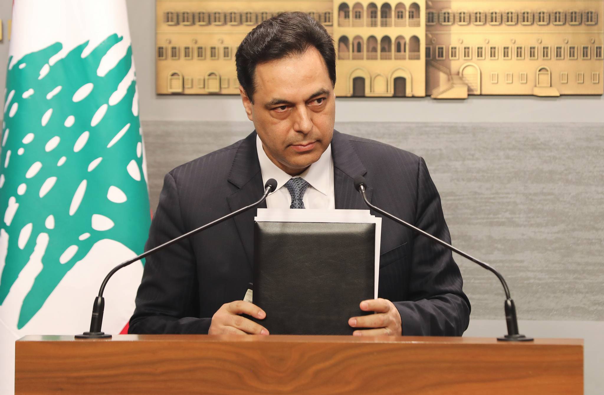 إرتياح في صفوف «الثنائي الشيعي» والاكثرية: نحن على السكة الصحيحة
كلام دياب ينقلنا الى مرحلة جديدة: العبرة في التنفيذ ولا ضرائب بتاتاً!