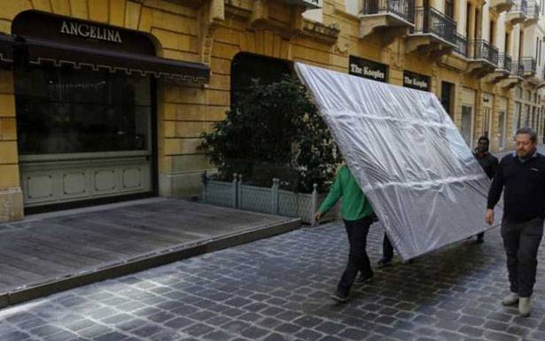 القطاع التجاري تحت وطأة «كورونا».. ماذا عن معاشات الموظفين؟