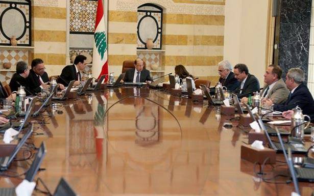 مصدر وزاري : الحكومة تعمل على وضع إصلاح مع فرض «كورونا» الضاغط نفسه عليها يدها مفتوحة للجميع للتعاون ولطرح المقترحات على أن توضع السياسات جانباً