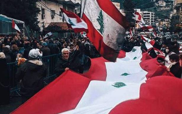 مسيرات تحت شعار «ستدفعون الثمن»... واعتداءات على صحافيين في شارع بلديّة بيروت