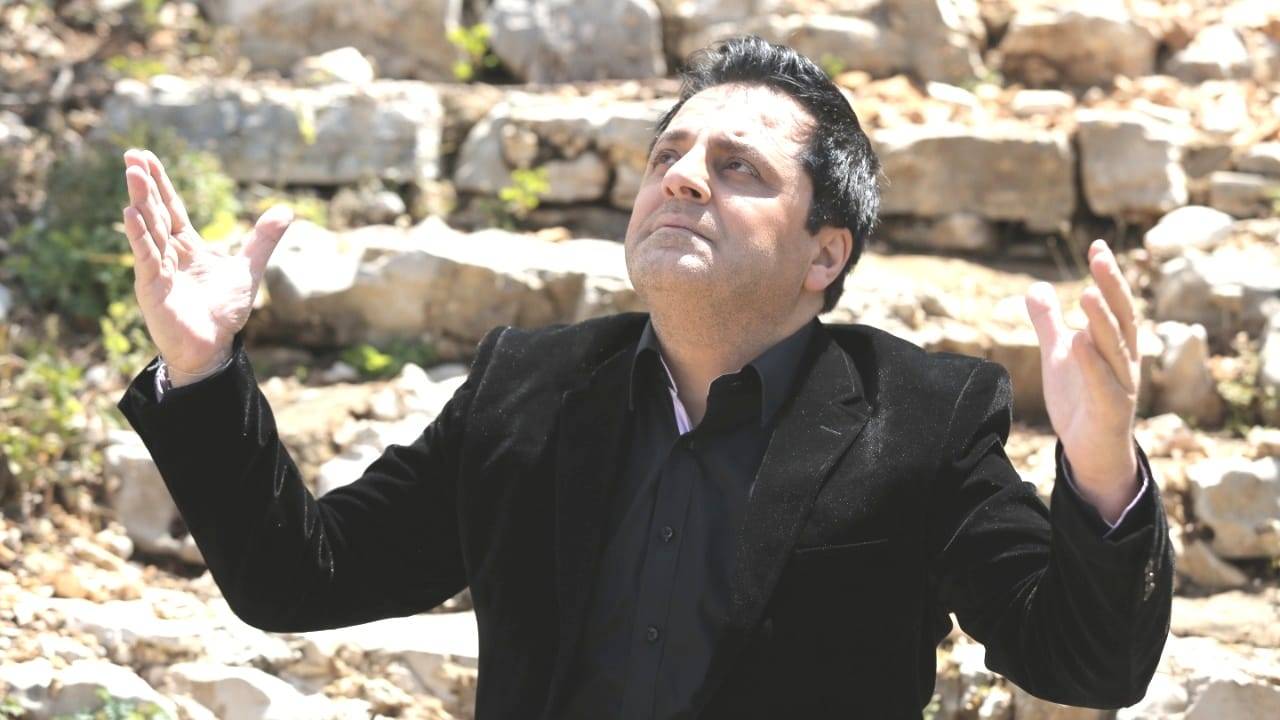 رفيق خويري يرنّم 