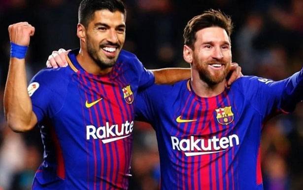 سواريز يؤكد ما قاله ميسي عن خفض الرواتب في برشلونة