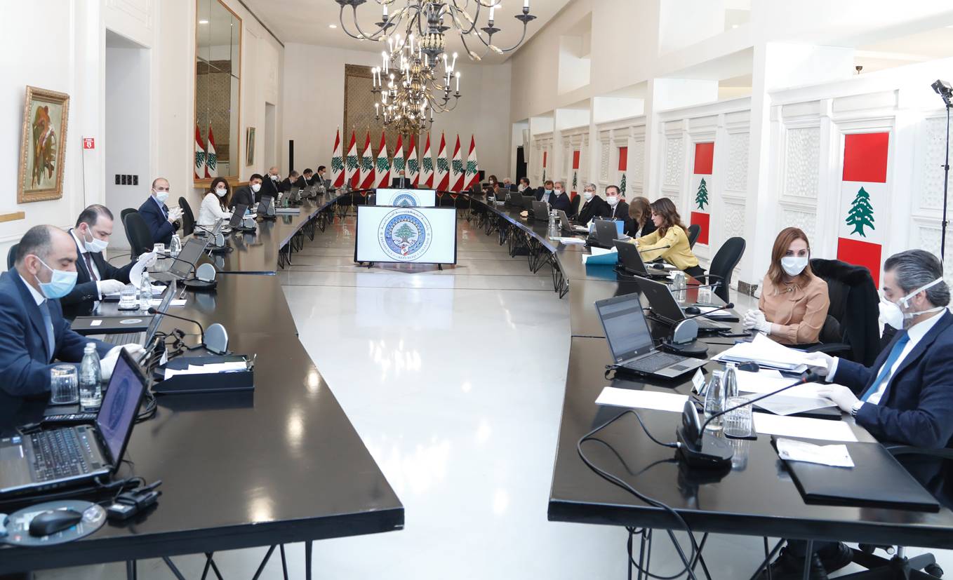 اضطرار رئيس الحكومة لرفع «البطاقة الحمرا» لتصحيح «اداء الحكومة ام من شب على شيء شاب عليه»:
مع امعان «الاخطبوطات» بنهش عظام اللبنانيين: استئصال هذه الاورام يكون بـ«الكي بالنار»!