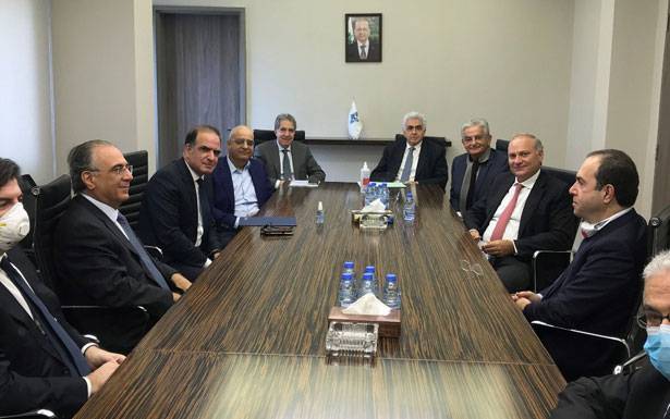 وزني وحتي اجتمعا مع وفد جمعيّة المصارف ووعدا بمباشرة تحويل المبالغ للطلاب