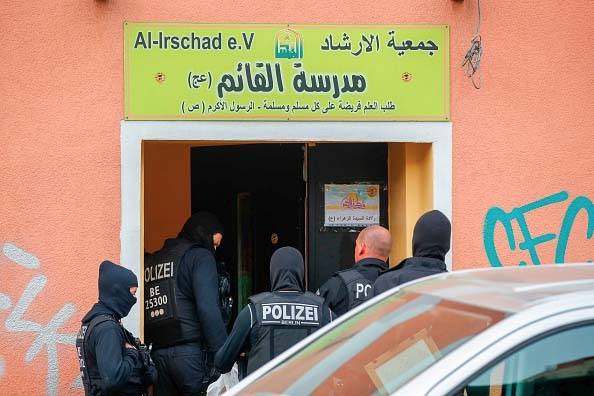 المانيا تنضم للحلف الاميركي الصهيوني وتعتبر حزب الله ارهابيا
ادانة عربية للقرار الالماني وترحيب سعودي ـ اسرائيلي