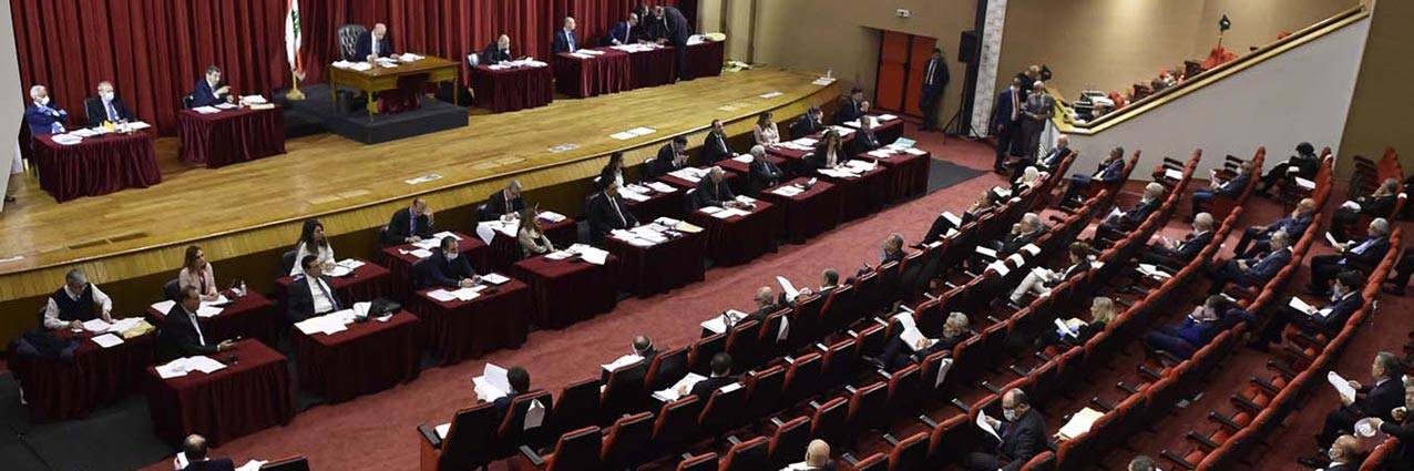الجلسة التشريعية: المستقبل والاشتراكي «طيرا» النصاب... فاختلف بري مع دياب
«أمانة مجلس النواب» تهاجم دياب وحكومته: عليكم تعلم إرسال مشاريع القوانين
دياب يتخوف من مخطط «داخلي وخارجي» لإفشال الحكومة وإيصال الدولار الى 5 ألاف ليرة