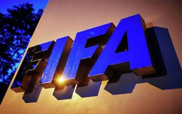 الـفيفا يـقترح تـغييراً جــذريـاً في قوانيـن كرة الـقدم