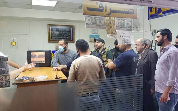 الـدولار يُـواصــل الإرتـفاع وتـحديده لــدى شركات الأموال على 3800 لـيرة