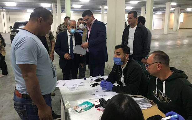الجيش يستكمل توزيع المساعدات المالية