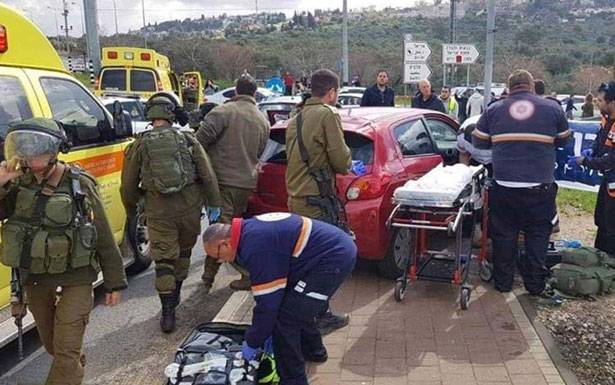 أصيبت «إسرائيلية» بجروح خيرة في عملية طعن في مستوطنة كفار سابا شمال «تل أبيب».