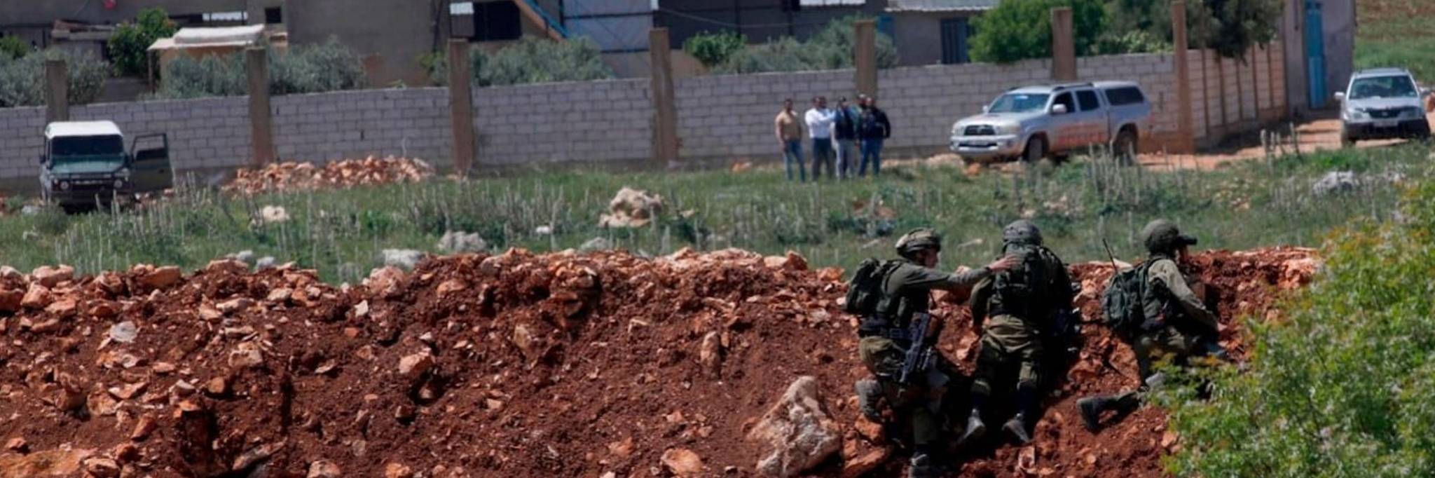 حزب الله يوجه «صفعة» لاسرائيل على الحدود : لا تغيير في «قواعد الاشتباك»
ثلاثة اسابيع حاسمة في مواجهة «كورونا»... وانفجار «الشارع» يسابق «الوباء»
بغياب «الاهتمام» الاميركي جعجع لا يثق بالحريري وجنبلاط : «رح يبيعونا» مجددا