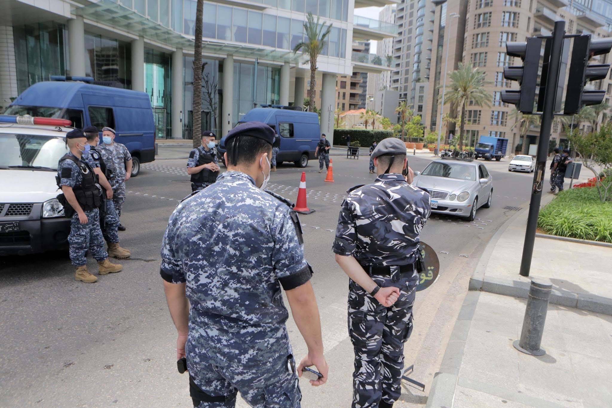نجاح «التعبئة» ومطاردات على الحدود... الأزمة النقدية والكهرباء على «السكة» ؟
حزب الله «يعبد الطريق» ولا يضغط على دياب لرفع مستوى التنسيق مع دمشق
البخاري «معجب» باداء «عين التينة» ومستاء من نوايا «السراي» « الكيدية»