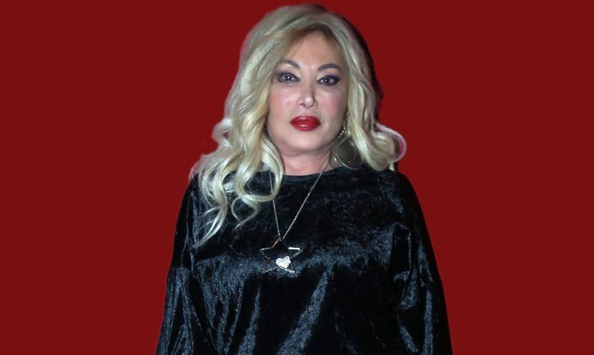 النجمة جاكلين تفاجىء جمهورها بصورة نادرة مع عمالقة الفن الجميل.. من هم؟