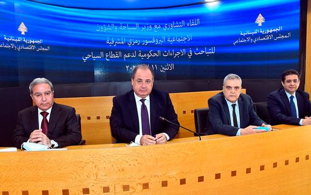 المشرفية في لــقاء في المجـــلـــــس الاقتصادي العمل كقطاعات وعدم الاتــكـــــال على الخارج