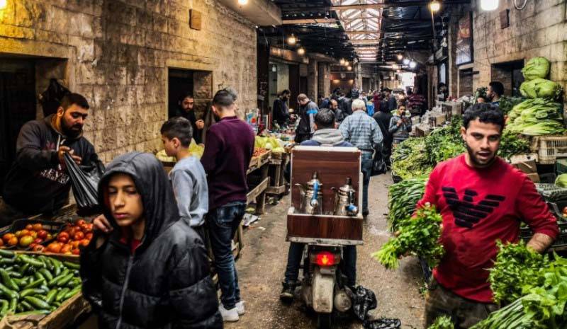 لا وجود للتعبئة العامة والتباعد الاجتماعي في طرابلس
الطرابلسيون يطالبون الدولة بالتشدد مع الوافدين في تطبيق الحجر