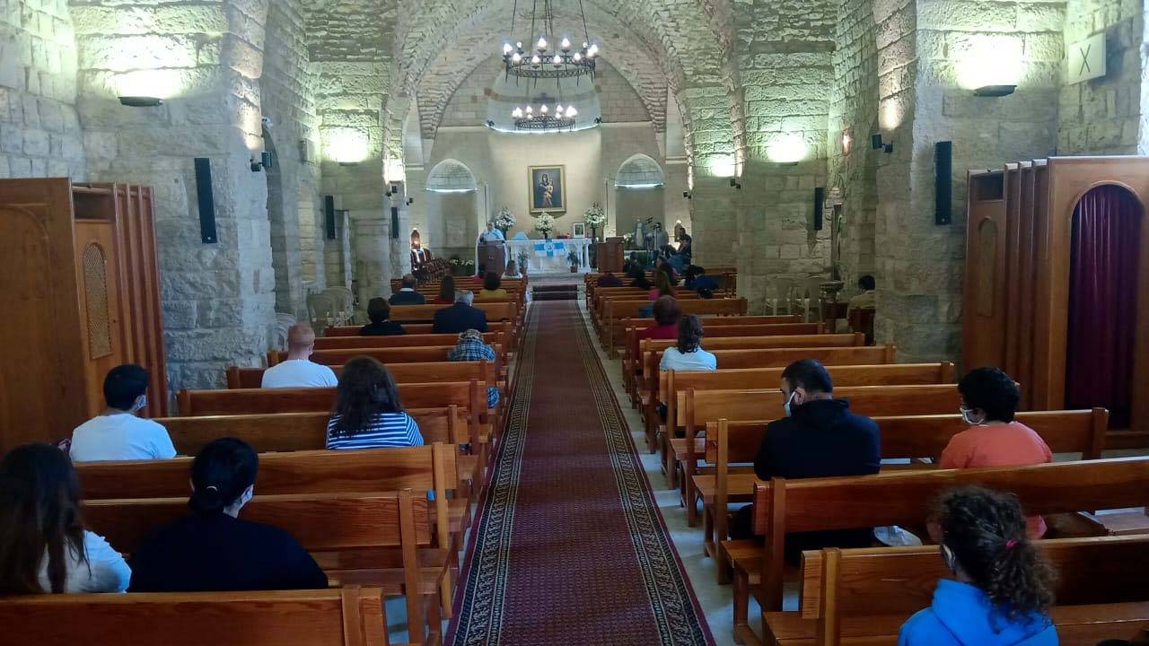 بعد إقفال الكنـائس لشهرين... القداديس تعود فـي المناطــق