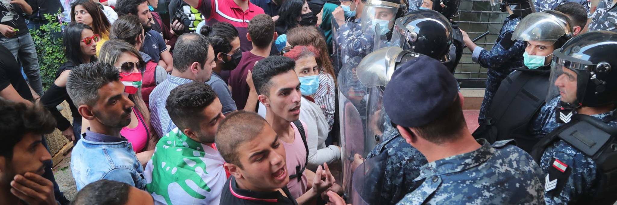 «كباش» سياسي عشية مفاوضات صعبة مع «الصندوق»ومذكرات غيابية في ملف الفيول
هجوم عنيف من فرنجية على العهد «والتيار» ...» «بعبدا» :تزوير لا يستحق الرد
اجراءات مشددة لمنع «كورونا» من «الانتشار»: اقفال البلاد لاربعة ايام؟