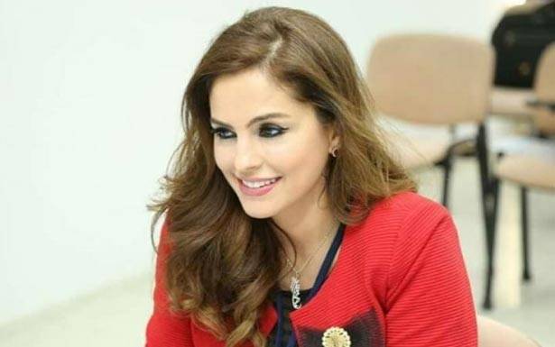 نفت تقاضيها راتبين من الدولة