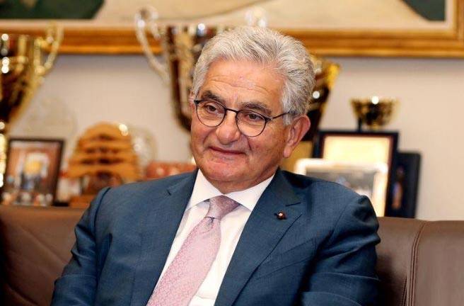 صفير ضرب عصفورين بحجر واحد : اللقاء والحوار
تــوقــــع استئناف الحوار بين الحكومة والمصارف بعد الفـطــر
وارتياح لمعالجة سلامة ارتفاع الـــدولار المــــواد الغذائية