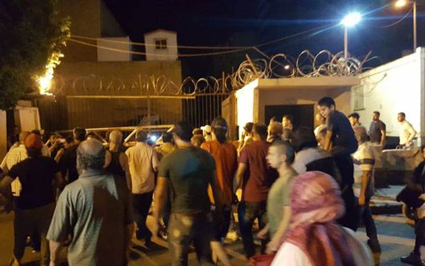ثوار طرابلس الى الشارع بعد الاعياد:التقنين وغلاء المعيشة والبطالة تنذرون بكارثة