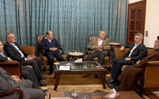 فريق 8 آذار : هناك من يريد استمرار ربط لبنان ومصيره بقرارات دول لا تأبه إلا بمصالحها الخاصة لهذه الأسباب لا يمكن لحسان دياب زيارة سوريا قريباً...