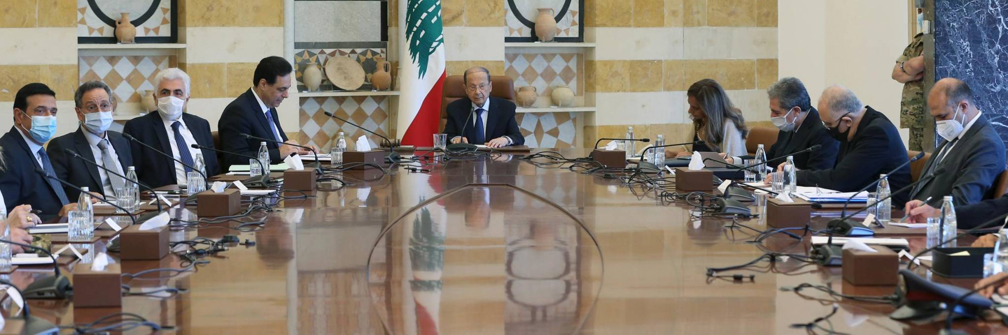 انتكاسة «كورونية» وتمديد التعبئة اربعة اسابيع.. قرار «صحي» بخلفيات امنية
واشنطن تضغط بشروط «اسرائيلية» لفرضها لبنانياً : التوطين والصواريخ «الدقيقة»
اجندات مشبوهة  تفخخ «الشارع» وعون يتدخل لانقاد التفاوض مع «الصندوق»