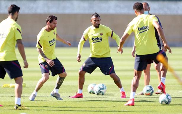برشلونة يضع ستة لاعبين فـي السوق لتحقيق أهـدافه