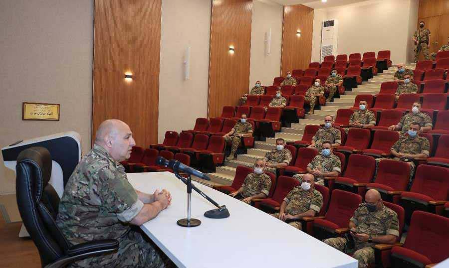 التقى كوبيتش وسفيرة ايطاليا
قائد الجيش تفقد كلية فؤاد شهاب للقيادة والاركان :
الجيش يقوم بمهامه في المناطق اللبنانية كافة