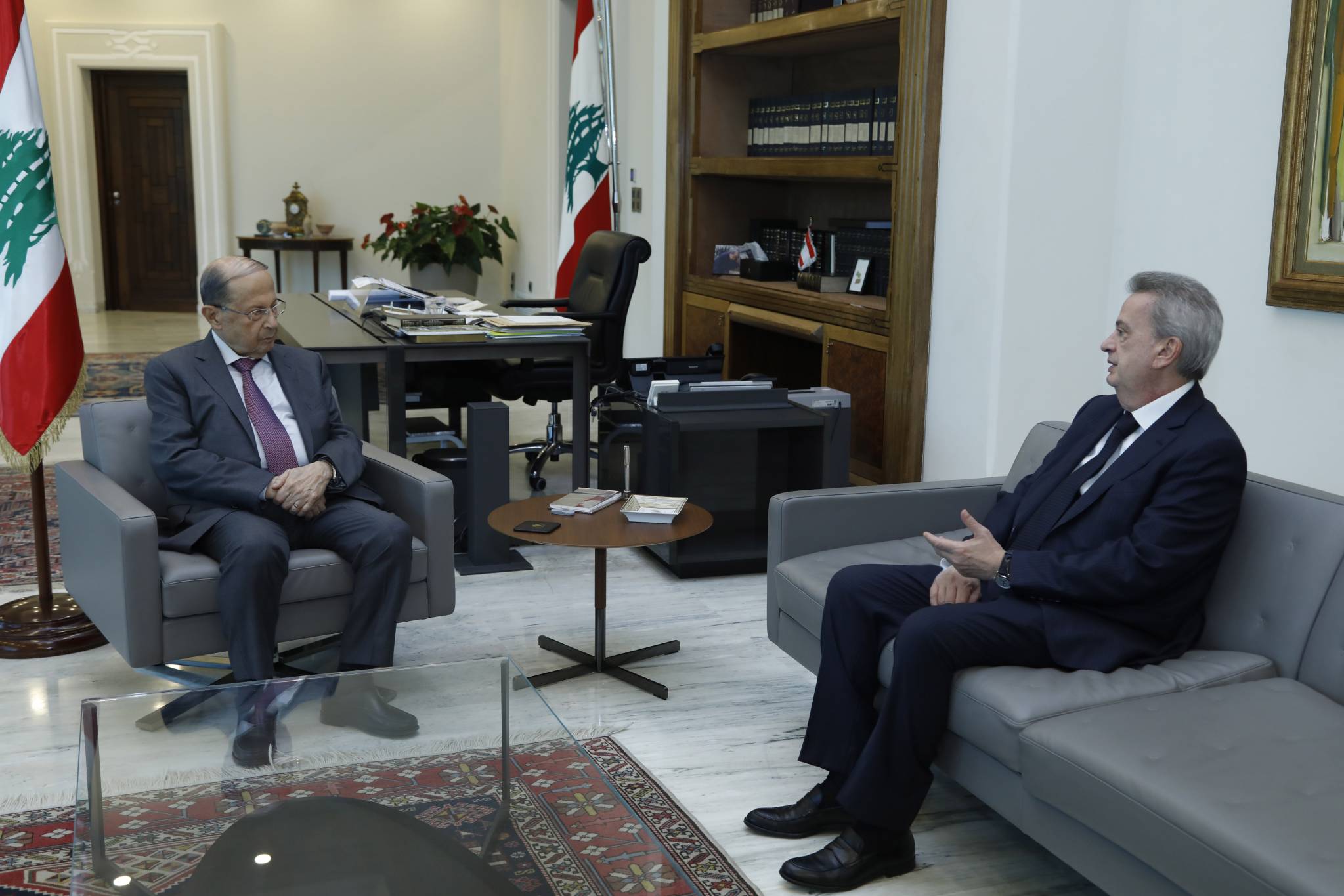 تعمّد «القوات» وغيرها تضخيم التهريب الى سوريا «كلام باطل يراد به باطل»:
لخدمة أجندات خارجيّة والتغطية على سبب الانهيار... والإساءة للعلاقة مع دمشق !