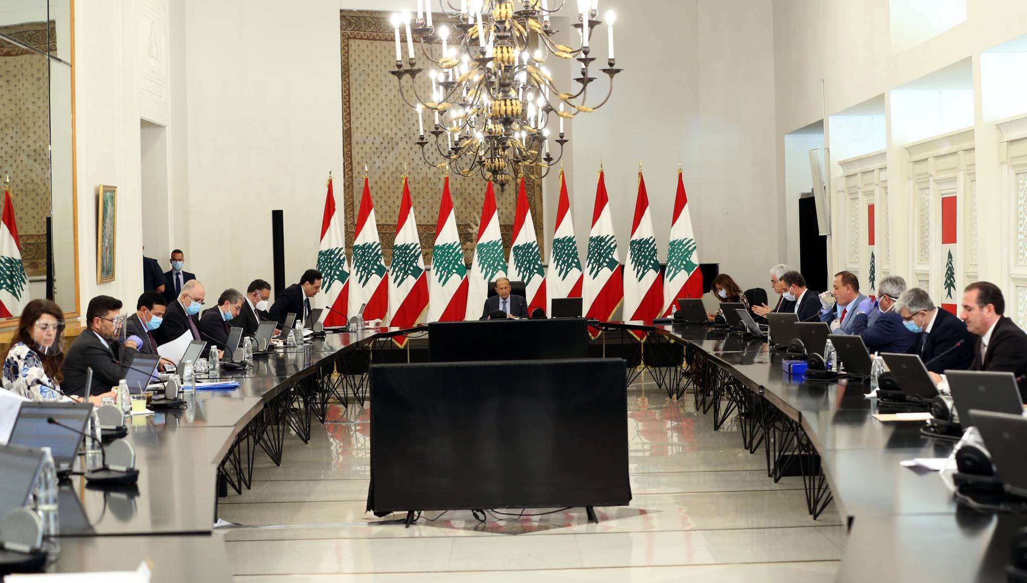إقرار جدول الأعمال في مجلس الوزراء .. والتعيينات الى الخميس
عون طلب من المجلس إعادة النظر بالقرار المتعلق بخطة الكهرباء والسير بخطة العام 2019
دياب : الاجراءات المتخذة لاقفال المعابر غير الشرعية يفترض أن تؤدي الى ضبط التهريب