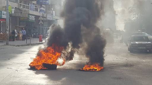 «ثورة الحراك المدني» لا تتماهى مع تظاهرة السبت .. «لن نترك الساحة للأحزاب ومطالبنا معيشية»
تنسيقيات المعارضة : رفع أي شعار عن السلاح يشكل ضربة قاضية للحراك