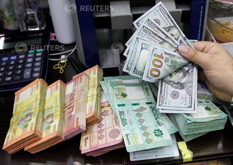 الصرافون يخفضون سعر الدولار بواقع 30 ليرة