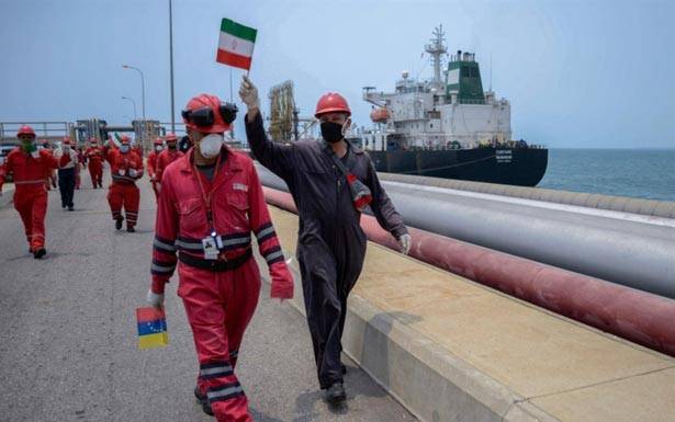 ايران وفنزويلا يكسران الحصار الاميركي:لا شأن لأميركا في التجارة النفطية بيننا