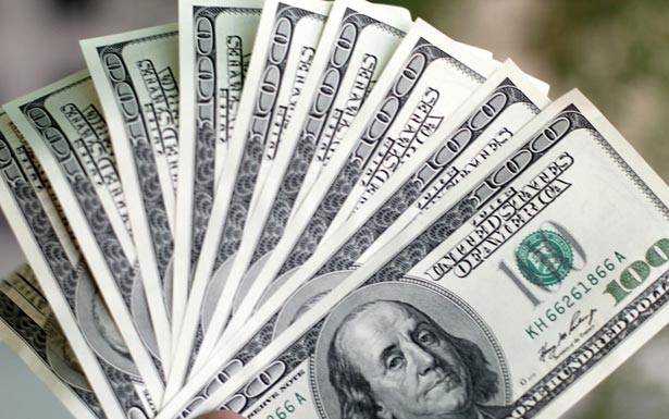 سلامة يبدأ اليوم ضبط اسعار الدولار ودعم المواد الغذائية من خلال التدخل بسوق القطع واطلاق المنصة الالكترونية