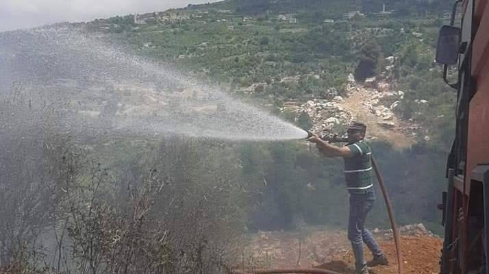 الدفاع المدني يخمد حريقاً إندلع في خراج بلدة السفيرة بالضنية