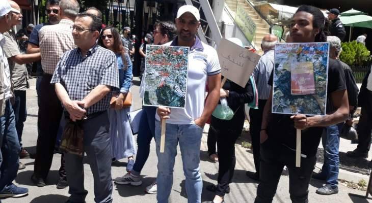 اعتصام أمام اتحاد بلديات الشقيف للمطالبة بحل مشكلة النفايات