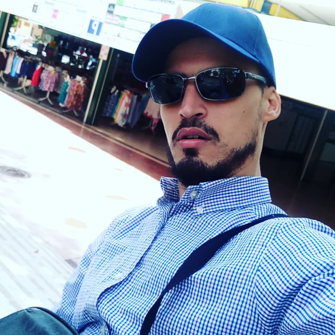 صدام رقيق يتعامل مع نيسا صوفيا اكسونغور