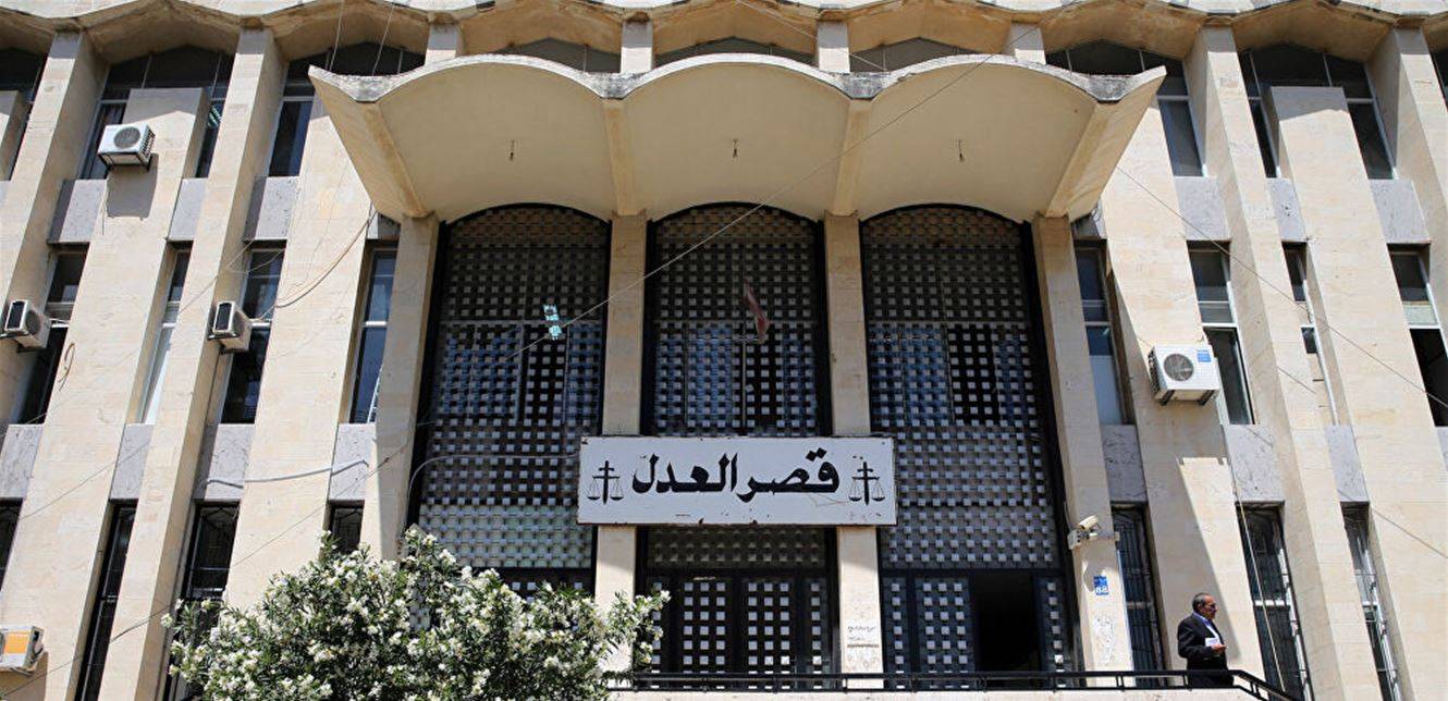وقفة احتجاجية أمام قصر العدل للمطالبة بالإسراع في التشكيلات