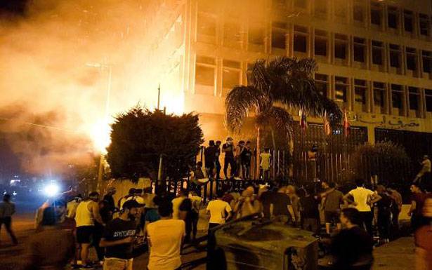 «خميس الإنتفاضة الشعبيّة» يــلــفّ لـبـنـان مـن شماله الـى جــنـوبــه اتـجاه نحو التهدئـة وإجراءات أمـنـيّة ومالـيّة.. الـحـكـومة بـاقــية