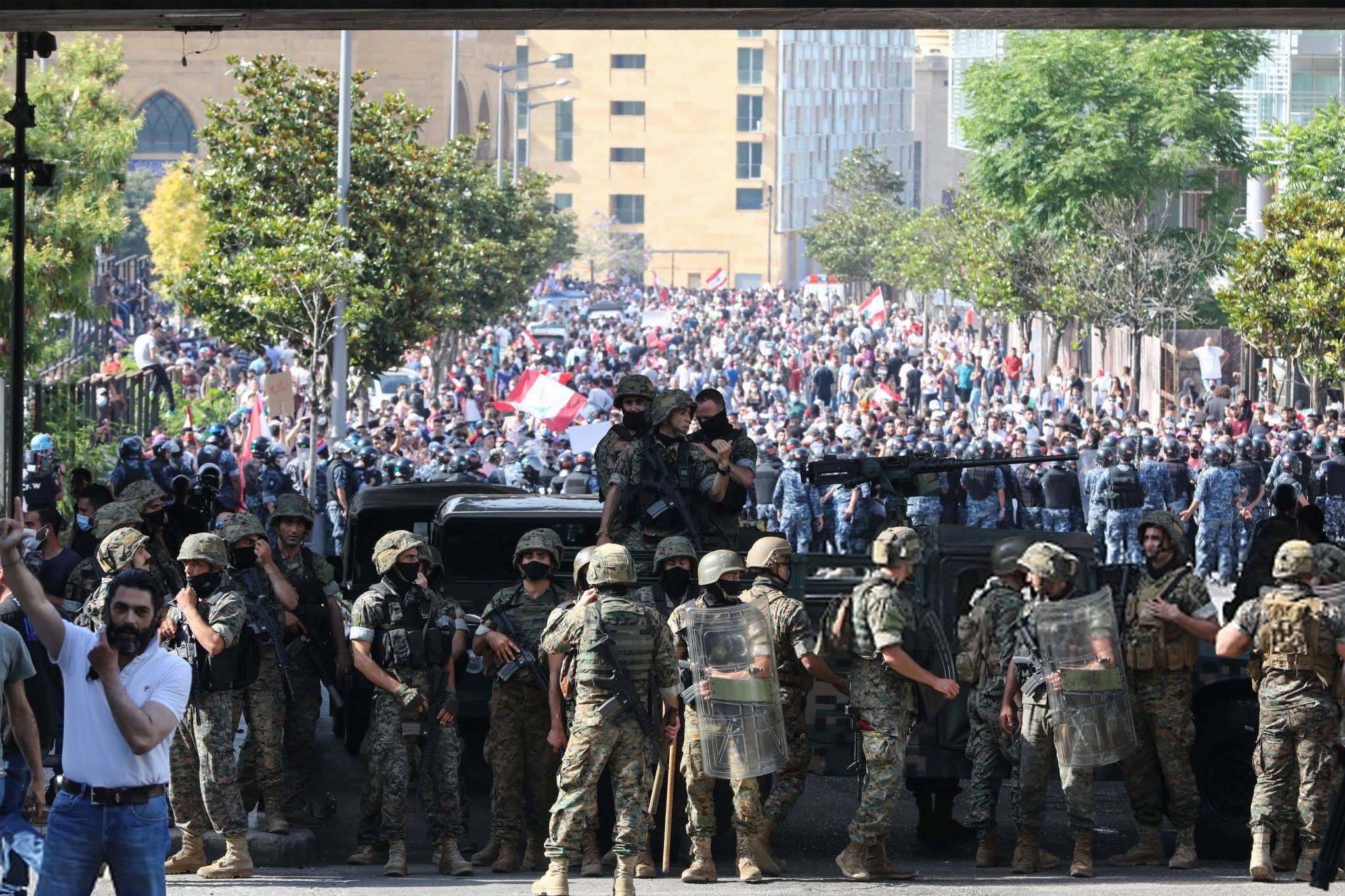 ثلاثي المستقبل والاشتراكي ومعراب حاذر خوض معركة «نزع السلاح» في الشارع الحريري جنبلاط وجعجع «متفقون» على مخاصمة الحكومة و«متباعدون» في التعاون