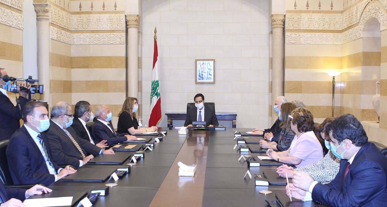 بحث الأضرار الناتجة من أعمال الشغب في بيروت والتقى زواراً
 دياب في «القضاء الأعلى» :  مارسوا دوركم الكامل دون مُسايرة لأحد
أُعلن بدء الحرب على الفساد... سنتعرّض لحملات تخوين وسنُقاتل حتى النهاية