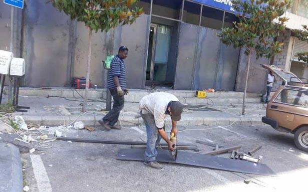 مصارف النبطية تصفح واجهاتها بالحديد